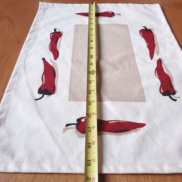 Pier 1 Chili Peppers Placemats Set of 2 Cotton Fabric 14" x 20" Beige Cream Red - Picture 6 of 10